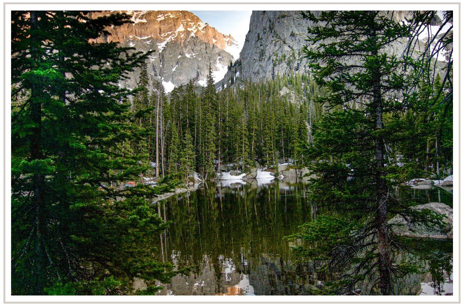 img of a river in the mountains